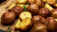 batatas assadas sobre papel vegetal