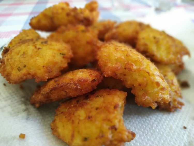 Bolinho de arroz frito